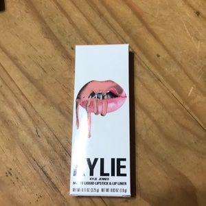 Kylie Jenner Penelope Matte Lipstick & Liner